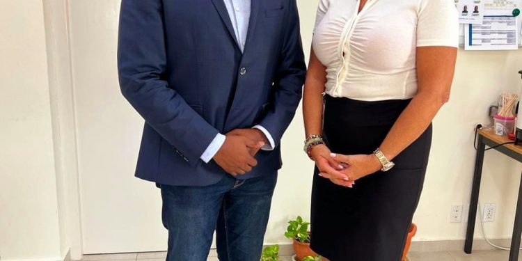 Ministro de Justicia Lewis realiza visita de cortesía a Academia de Policía de Curaçao