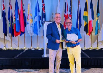 El Club Rotario de Sint Maarten recibe premio de oro en la conferencia del Distrito Rotario