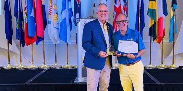 El Club Rotario de Sint Maarten recibe premio de oro en la conferencia del Distrito Rotario