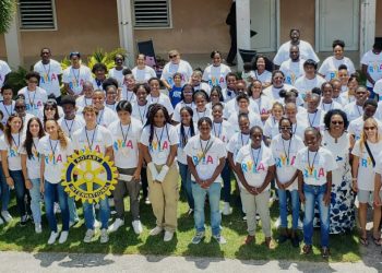 Los Clubes Rotarios de Sint Maarten celebran el premios Rotary al liderazgo juvenil