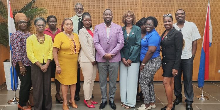 Ministro Lewis se reúne con WITU