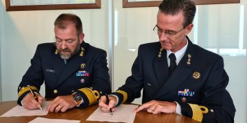 Pacto renovado entre Defensa y Guardacostas