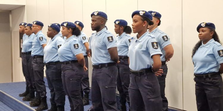 Boina azul para estudiantes de Royal Netherlands Marechaussee