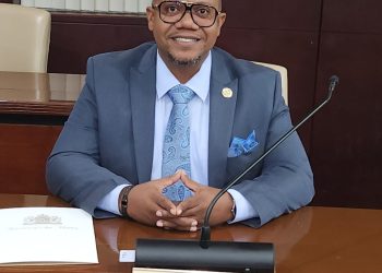 El Parlamentario Francisco Lacroes recomienda precaución al Ministro de Educación sobre operador de autobuses escolares SLA