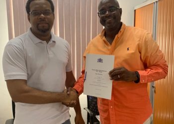 Franklin Meyers registra Soualiga Action Movement (SAM) ante el Consejo Electoral