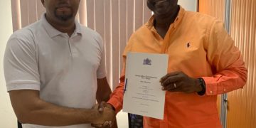 Franklin Meyers registra Soualiga Action Movement (SAM) ante el Consejo Electoral