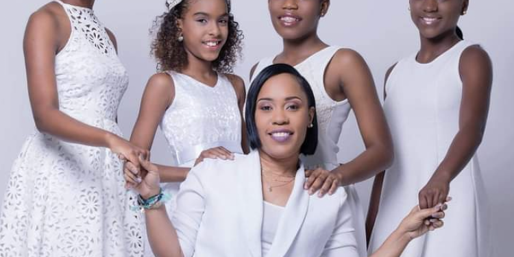 Inscripción anticipada para el concurso Little Miss St. Martin 2024 Honrando a las “Grandes Reinas de África”