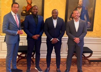 Ministro Lyndon Lewis se reúne con colega Ministros en La Haya antes del debate JVO