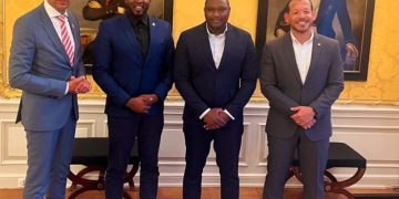 Ministro Lyndon Lewis se reúne con colega Ministros en La Haya antes del debate JVO