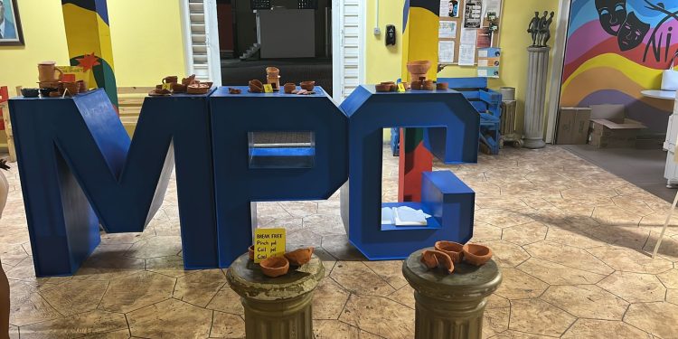 Inauguración exitosa de la primera exposición Ceramic Break Free en NIA