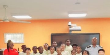 La Policía de Sint Maarten (KPSM) elogia la finalización exitosa de los exámenes de tránsito para estudiantes de escuela primaria