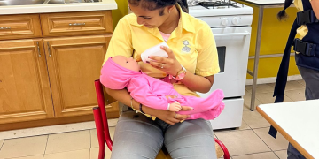 Los estudiantes de Sundial completaron el programa Baby Think It Over