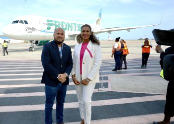 Grisha da la bienvenida a Frontier Airlines desde San Juan, Puerto Rico a SXM