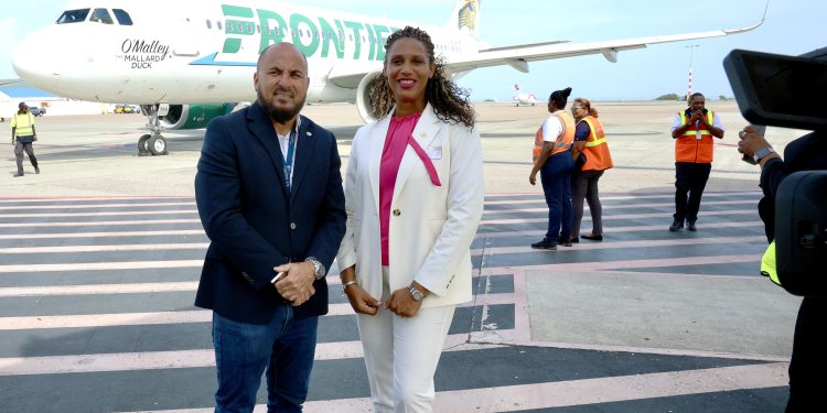 Grisha da la bienvenida a Frontier Airlines desde San Juan, Puerto Rico a SXM