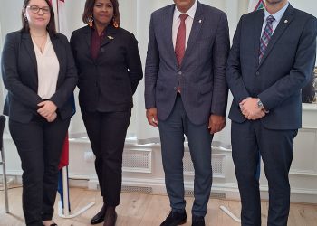 Reunión introductoria del Primer Ministro Dr. Luc Mercelina en el Gabinete del Ministro Plenipotenciario de St. Maarten