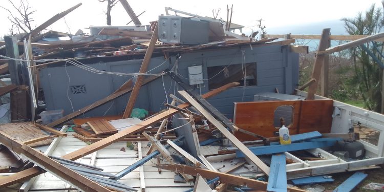 Club Rotario de Sint Maarten, Club rotarui de St. Martin Sunrise, Club Rotario de St. Martin Sunset, Club Rotario de Saint Martin Nord y Club Rotario de Anguilla se unen para ayudar a los sobrevivientes del huracán Beryl