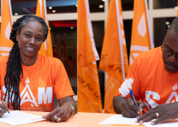 Cecil Nicholas y Pamela Gordon-Carty de USP a bordo con SAM