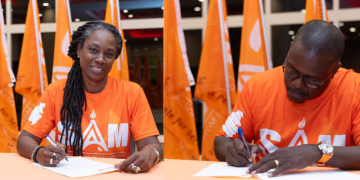 Cecil Nicholas y Pamela Gordon-Carty de USP a bordo con SAM