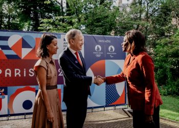 Arrindell representa a Sint Maarten en las celebraciones del Día de la Bastilla en La Haya
