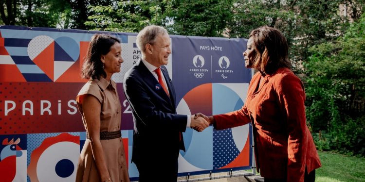 Arrindell representa a Sint Maarten en las celebraciones del Día de la Bastilla en La Haya