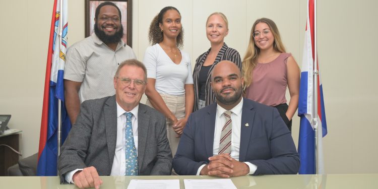 El Ministerio de VROMI firma acuerdo con Nature Foundation para ampliar proyecto de resiliencia costera en curso