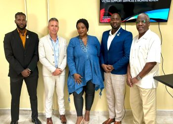 Informe de Servicios de Apoyo a Víctimas sobre seis meses de servicio