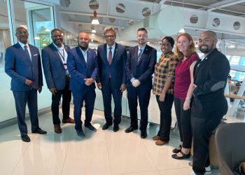 El Honorable Primer Ministro Dr. Luc Mercelina visita el Aeropuerto Internacional Princess Juliana