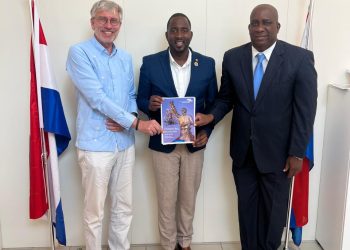 Lewis se reúne con funcionarios del Tribunal Conjunto de Justicia