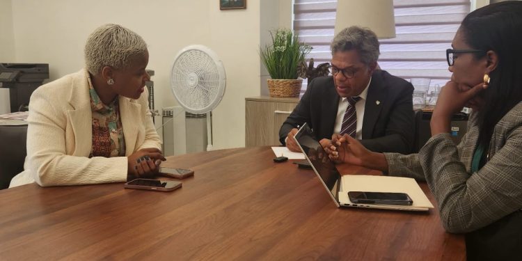 El Primer Ministro y los funcionarios elogian el avance de la iniciativa de asistencia jurídica