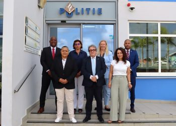 INTERPOL LYON visita la policía holandesa del Caribe