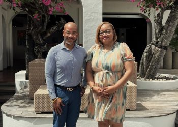 Ministra Marinka Gumbs y su homólogo de Curaçao Silvania debaten sobre la saga Ennia y la Unión Monetaria