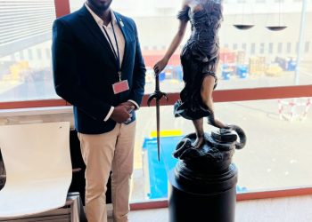 El Ministro de Justicia, Lyndon C.J Lewis, aborda el aumento de la violencia armada