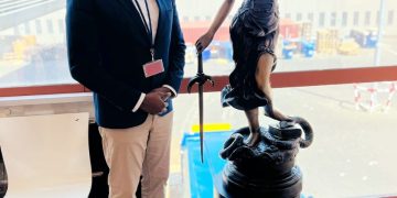 El Ministro de Justicia, Lyndon C.J Lewis, aborda el aumento de la violencia armada