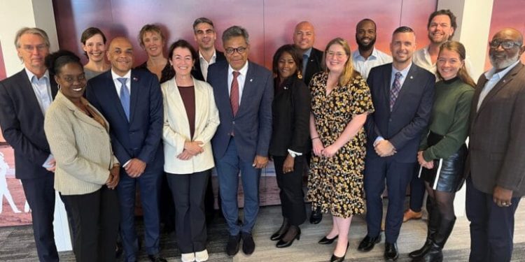 El Primer Ministro de Sint Maarten visita el Instituto Trimbos para impulsar las colaboraciones en salud mental