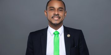 Brison aplaude el aplazamiento de la póliza de seguro médico del nuevo director del SZV