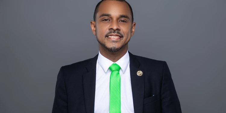 Brison aplaude el aplazamiento de la póliza de seguro médico del nuevo director del SZV