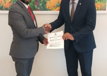 Khalil Revan redacta reglamento para leyes en idioma inglés