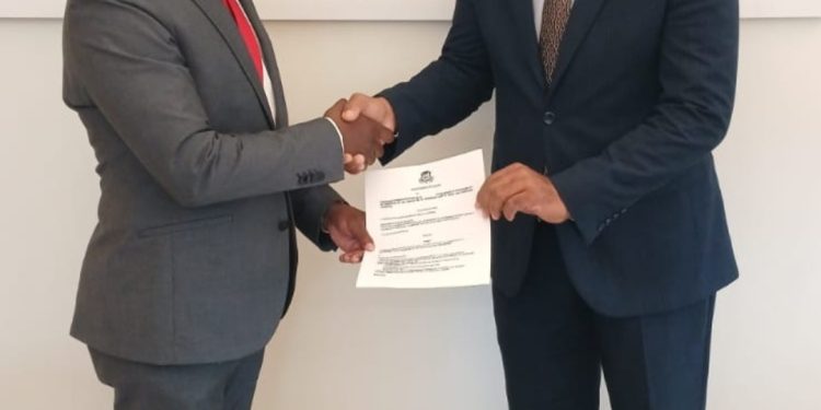 Khalil Revan redacta reglamento para leyes en idioma inglés