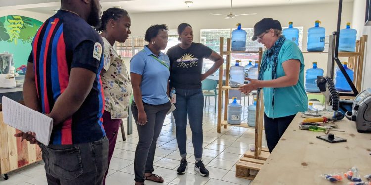 Lanzan piloto social en ‘Perpetual Plastics’ en colaboración con Cruz Blanca y Amarilla