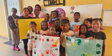 La Biblioteca de Sint Maarten organiza una excursión educativa que fomenta el valor de compartir