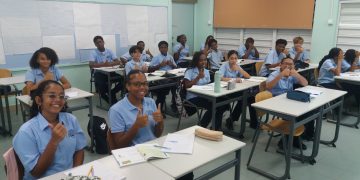 Las escuelas SVOBE están satisfechas con el mobiliario escolar enviado por la fundación MS IQ