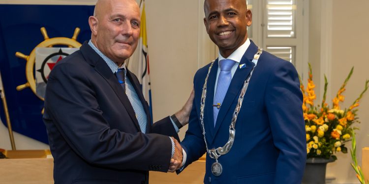 John Soliano se juramenta como gobernador de Bonaire