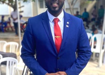 Los estudiantes de PWAS y MLK asistirán a la escuela el martes, Lewis organiza una sesión de motivación para el personal