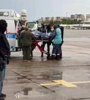 Se transportó con éxito desde SMMC al aeropuerto PJIA una de las víctima del tiroteo en el área de maho