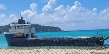 El Ministerio de Vivienda Pública, Ordenación del Territorio, Medio Ambiente e Infraestructura (VROMI) notifica la retirada del naufragio del buque Island Scout en Great Bay Philipsburg