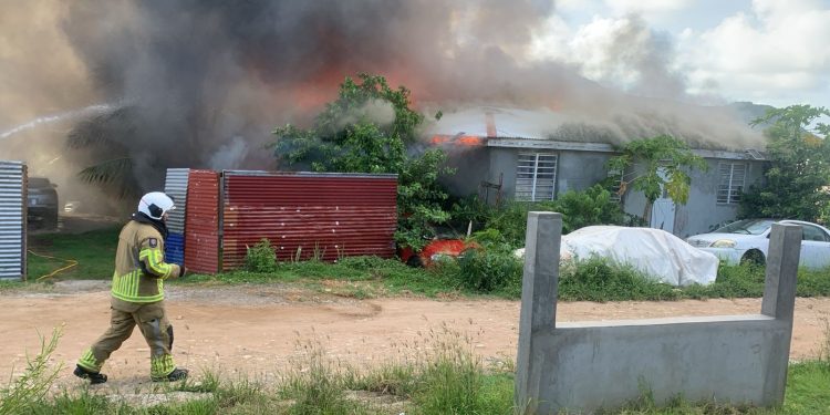 Un incendio destruye una residencia familiar en Dutch Quarter