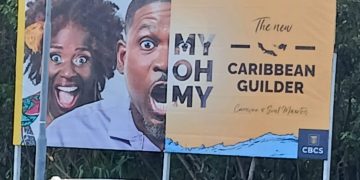 La Ministra de Finanzas, Marinka Gumbs, solicita al Banco Central de Curaçao y St. Maarten (CBCS) que corrija el polémico cartel publicitario en la rotonda de Salt Pickers