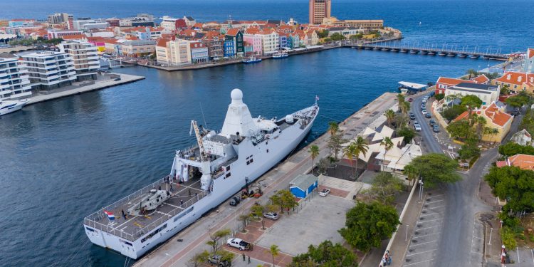 Zr.Mrs. Holland releva a la Ms. Groningen