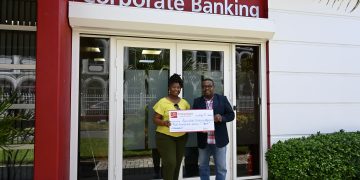 CIBC FirstCaribbean apoya la difusión de la atención sanitaria con una donación de kits de higiene