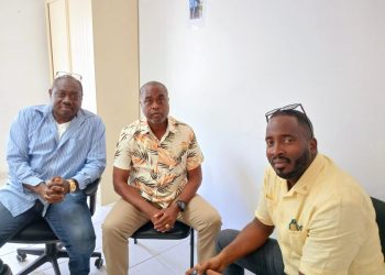 El Ministro de Justicia interino se reúne con el equipo de gestión de aduanas recién formado